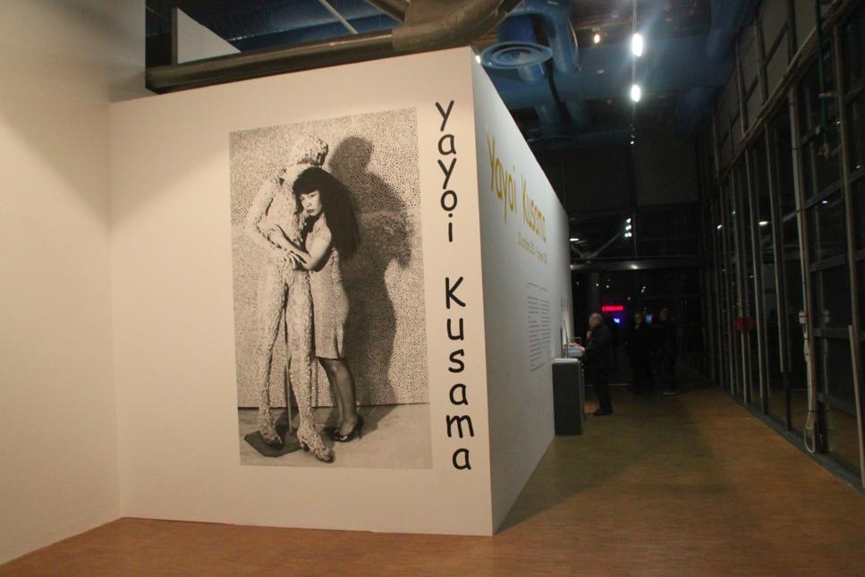 草間彌生のパリ巡回展