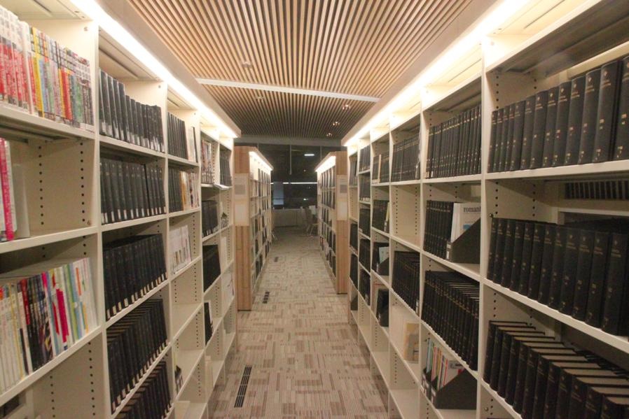 明治大学和泉図書館 明治大学和泉図書館