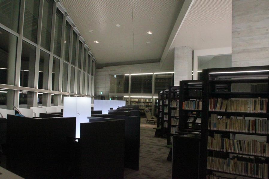 明治大学和泉図書館 明治大学和泉図書館