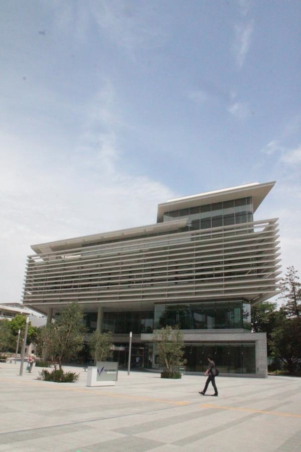 明治大学和泉図書館 明治大学和泉図書館
